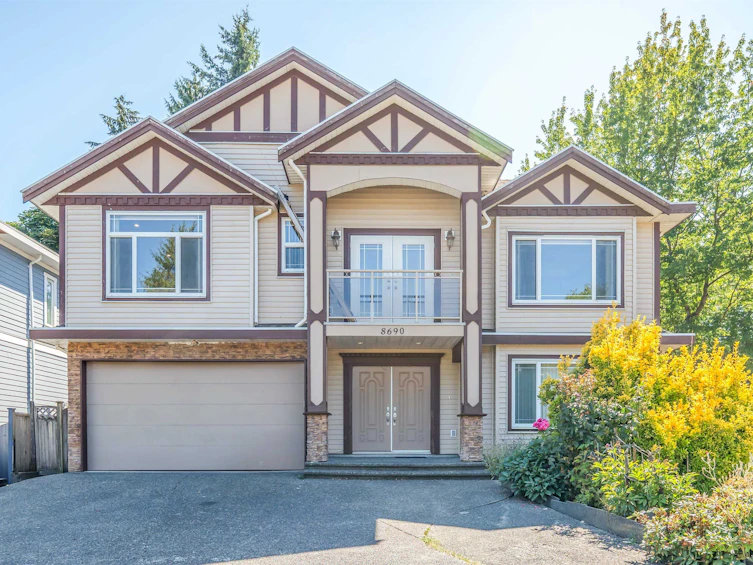 8690 E Tulsy Crescent, Surrey, BC, V3W 7A4