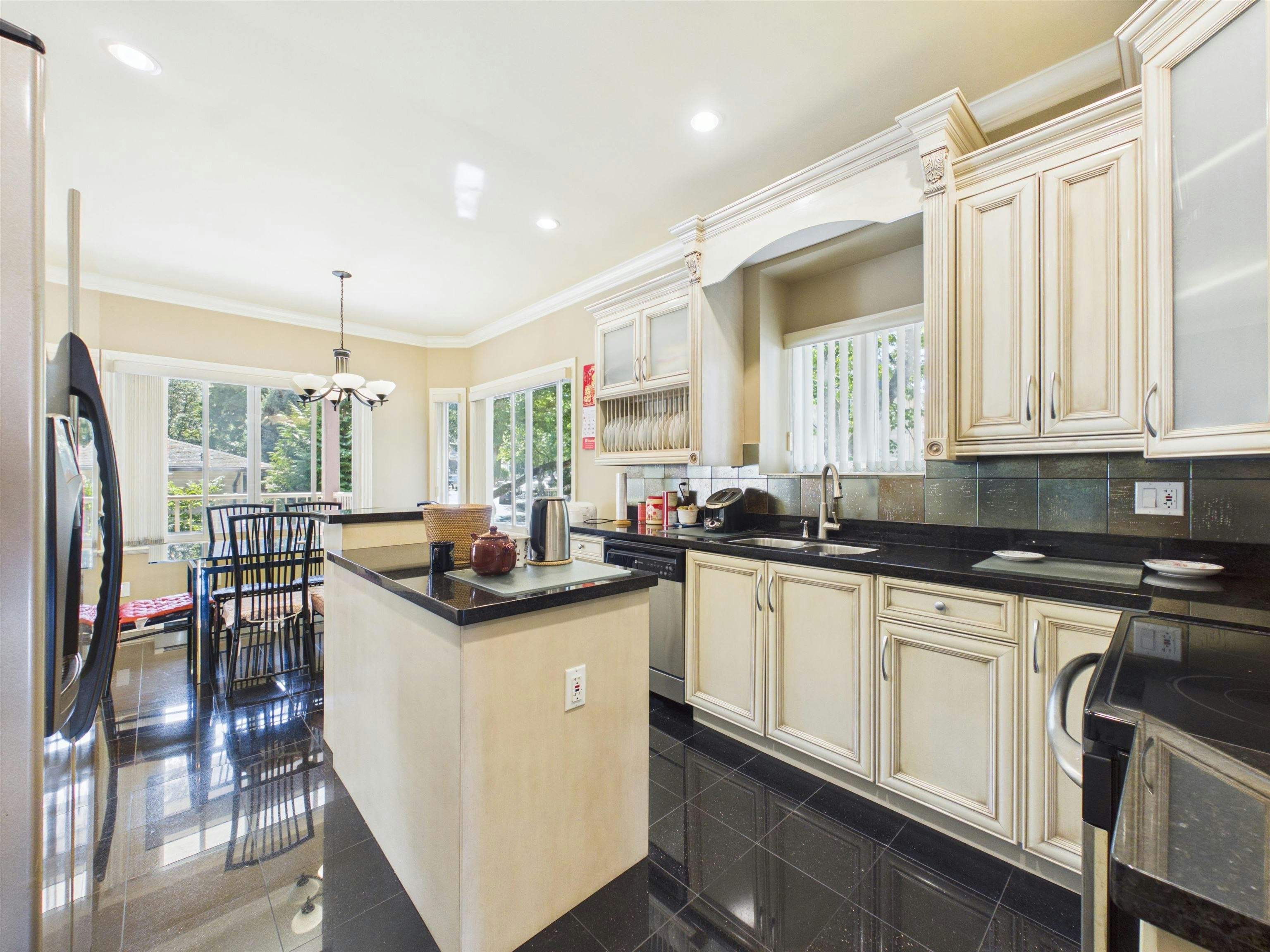 8690 E Tulsy Crescent, Surrey, BC, V3W 7A4 - 25