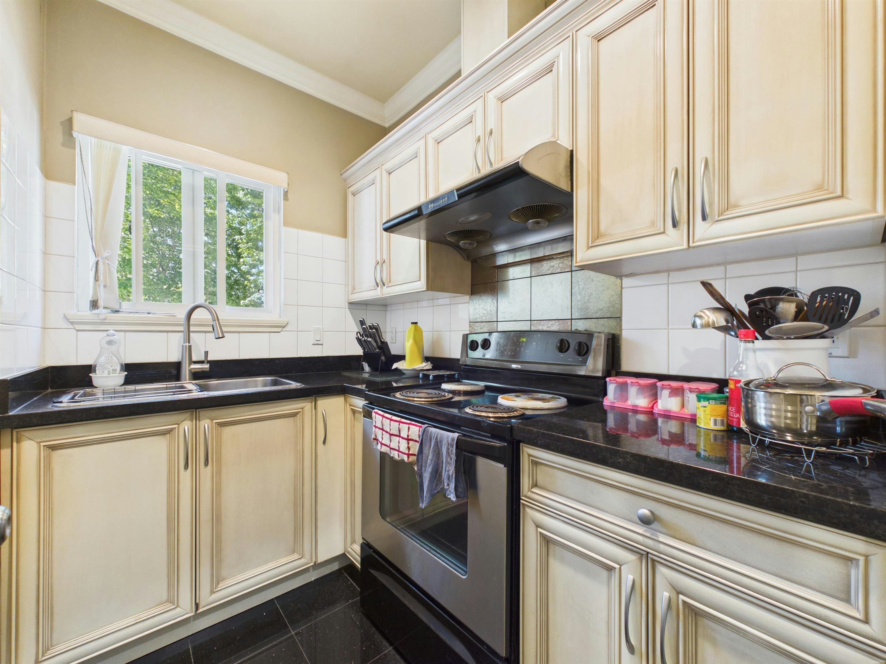 8690 E Tulsy Crescent, Surrey, BC, V3W 7A4 - 23