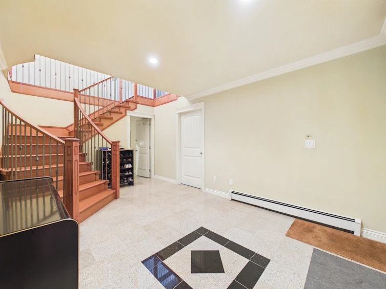 8690 E Tulsy Crescent, Surrey, BC, V3W 7A4 - 3