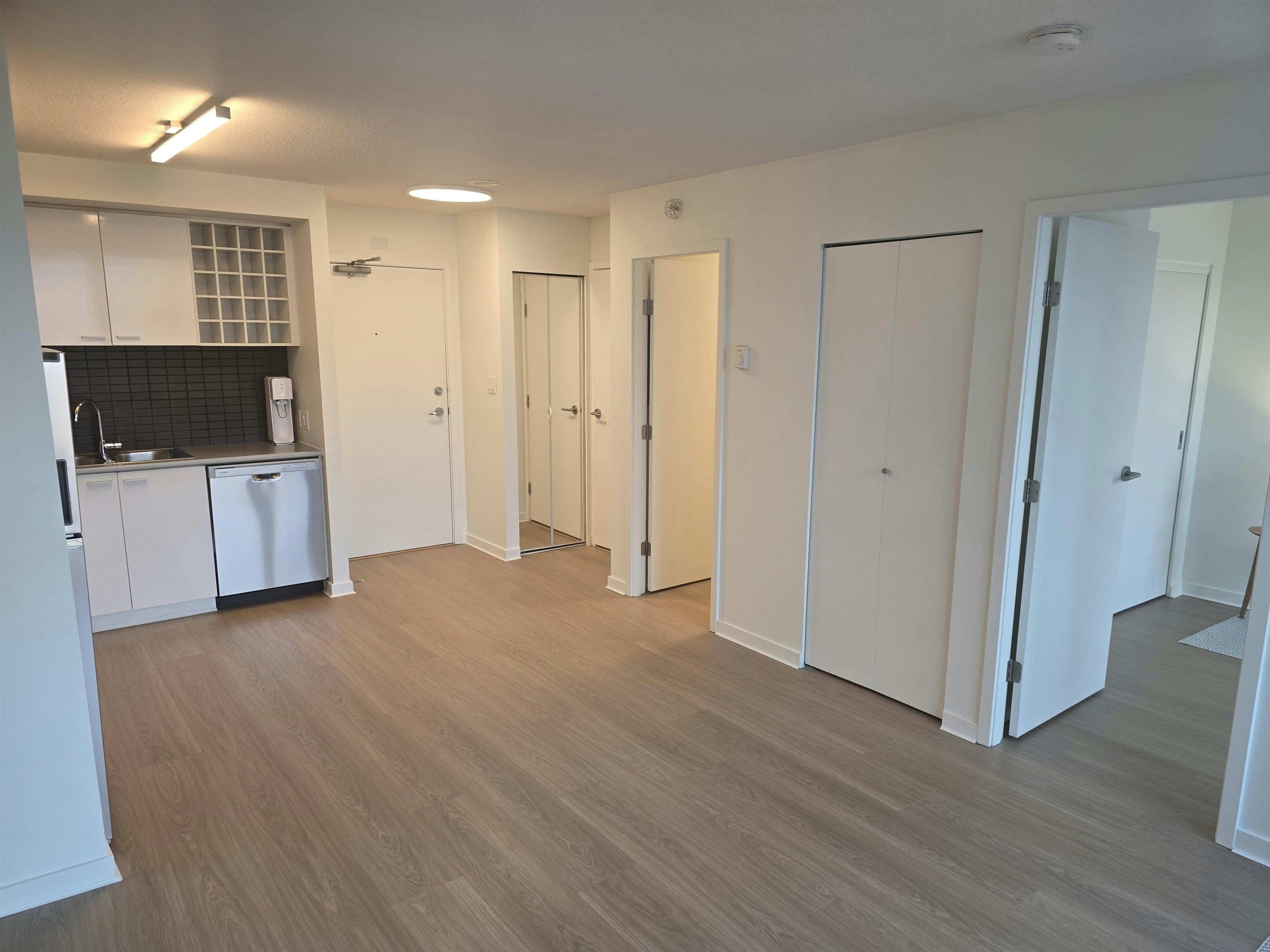 603-131 Regiment, Vancouver, BC, V6B 1X6 - 3