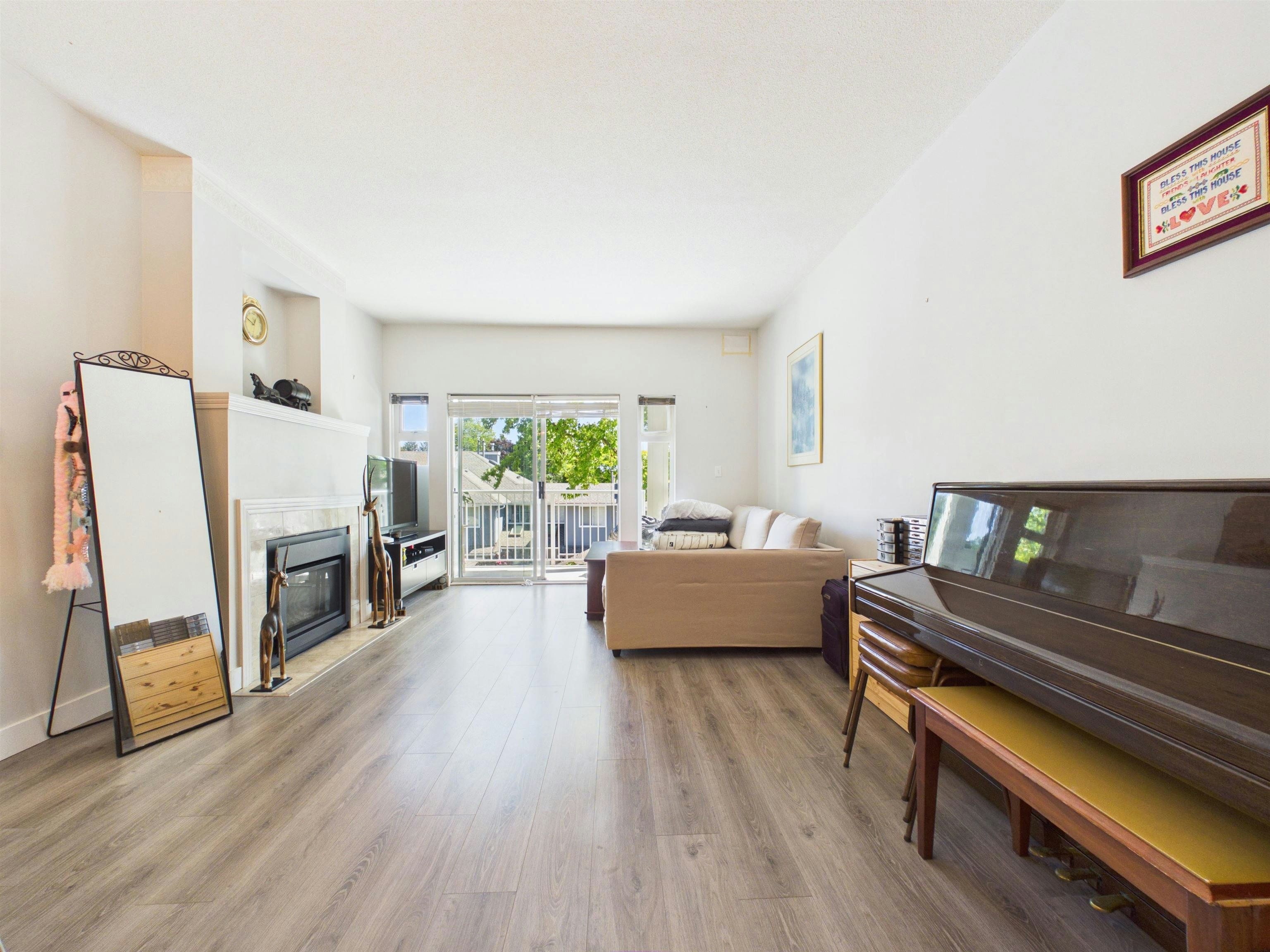 212-4738 53 Street - 5