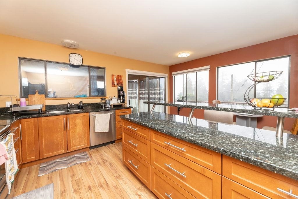 4934 Geer Road, Sechelt, BC, V0N 3A2 - 11