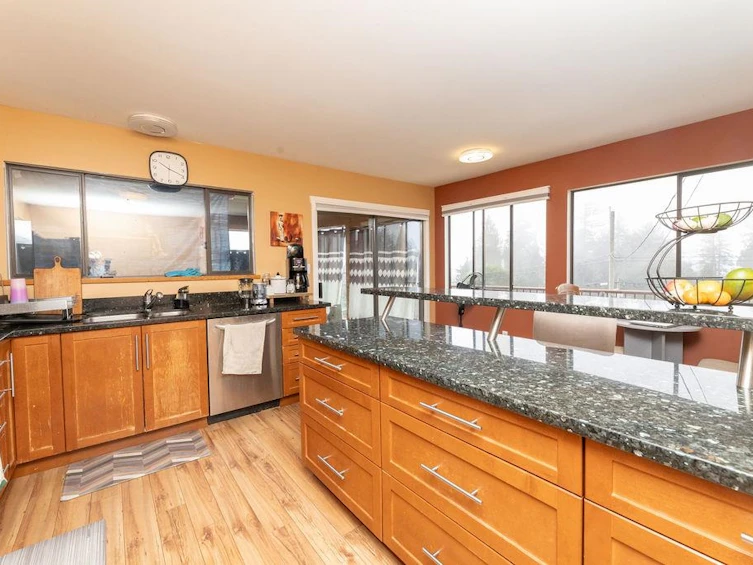 4934 Geer Road, Sechelt, BC, V0N 3A2 - 11