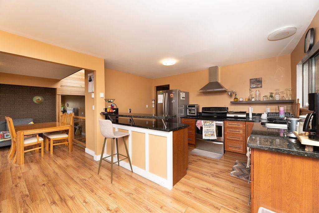 4934 Geer Road, Sechelt, BC, V0N 3A2 - 13