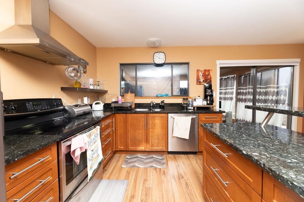 4934 Geer Road, Sechelt, BC, V0N 3A2 - 10