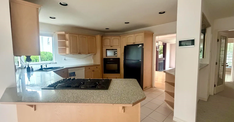 8537 166 Street, Surrey, BC, V4N 3H1 - 8
