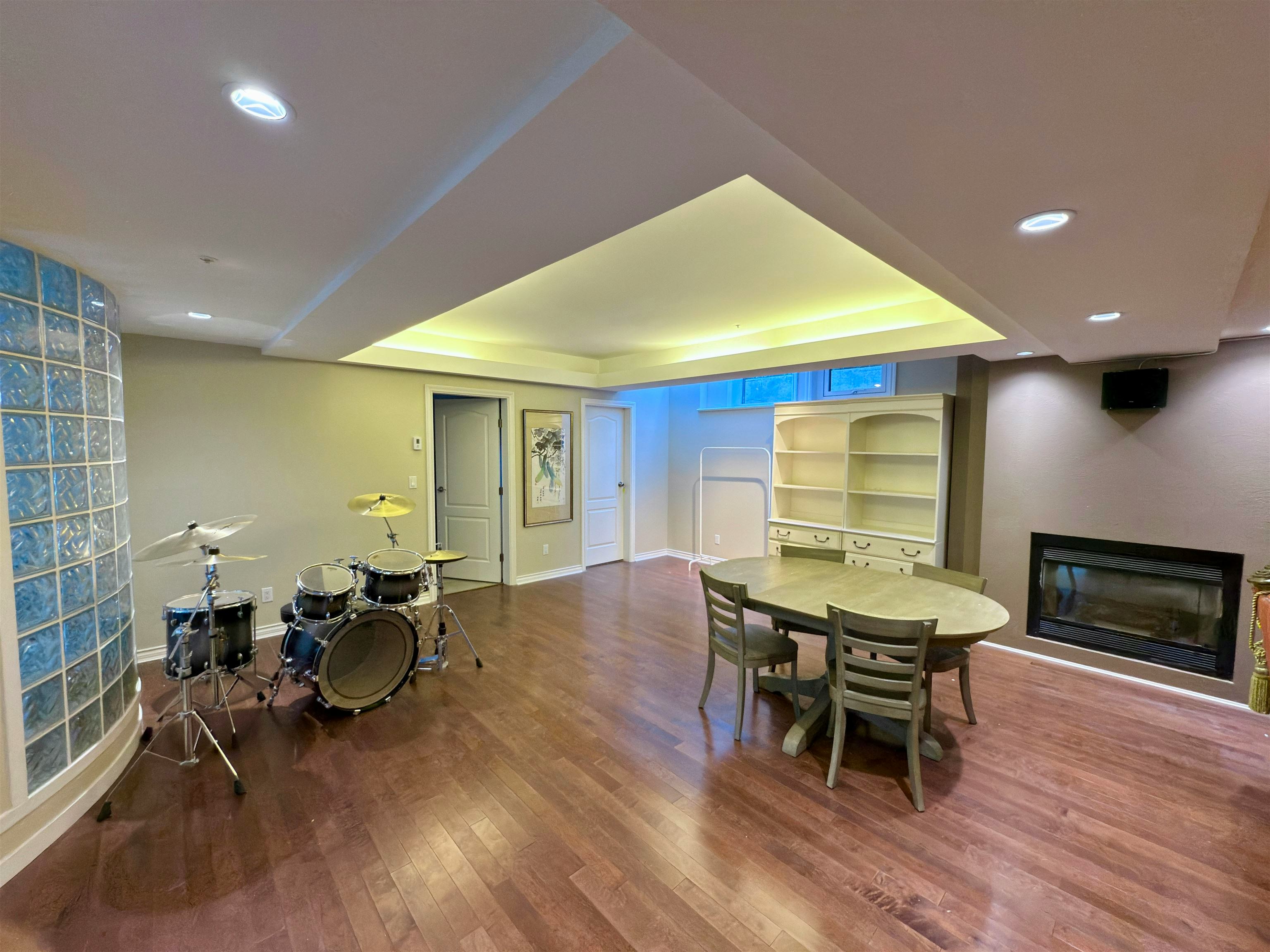 4000 West 3rd Avenue, Vancouver, BC, V6R 1N4 - 4