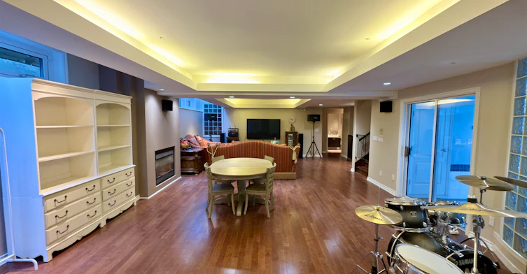 4000 West 3rd Avenue, Vancouver, BC, V6R 1N4 - 5