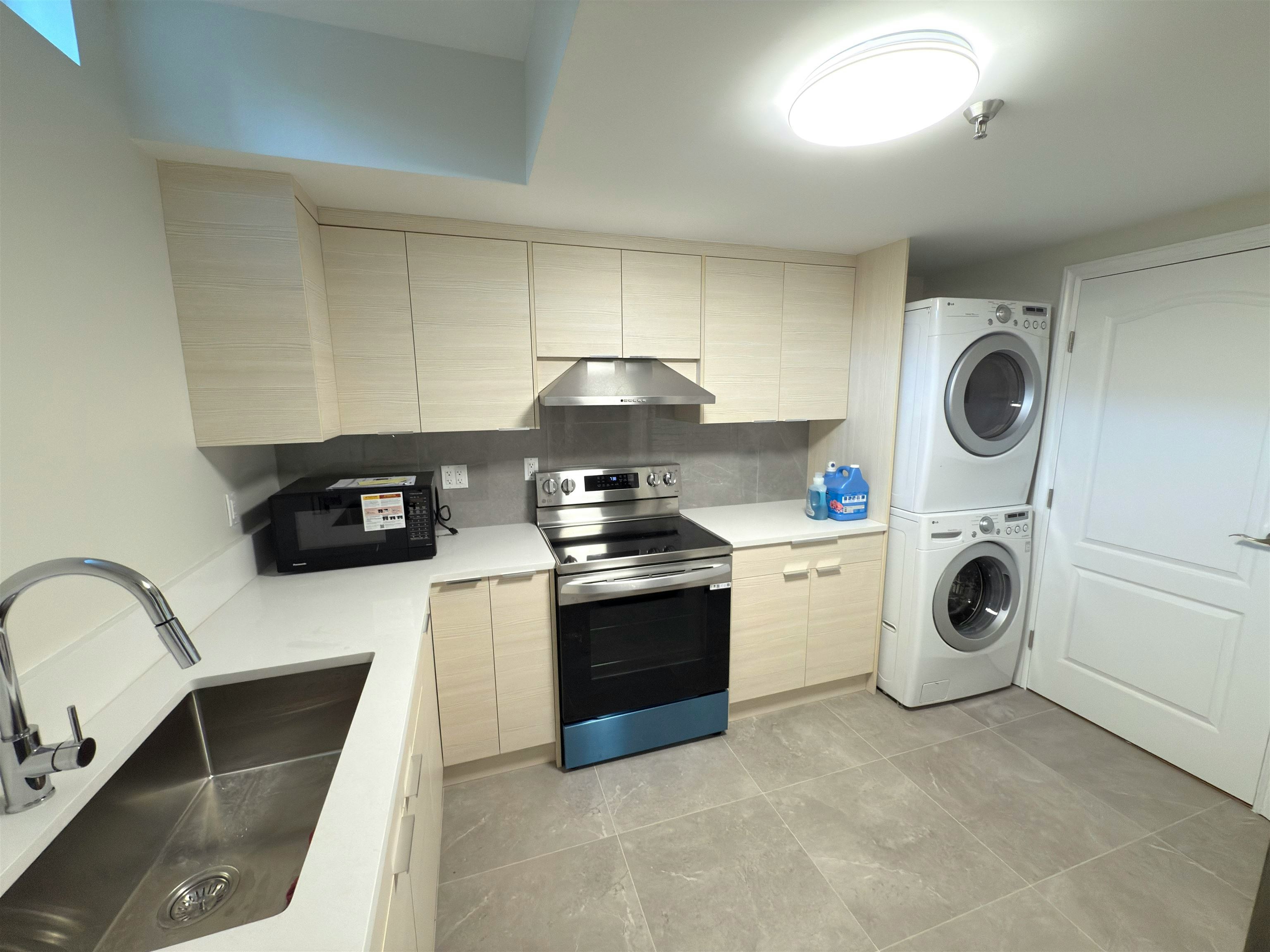 4000 West 3rd Avenue, Vancouver, BC, V6R 1N4 - 3