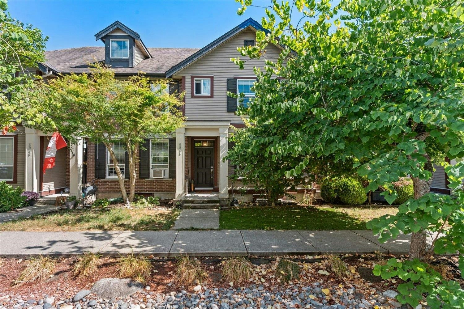 6944 208a Street, Langley, BC, V2Y 0G1