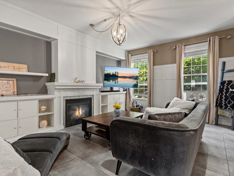 6944 208a Street, Langley, BC, V2Y 0G1 - 6