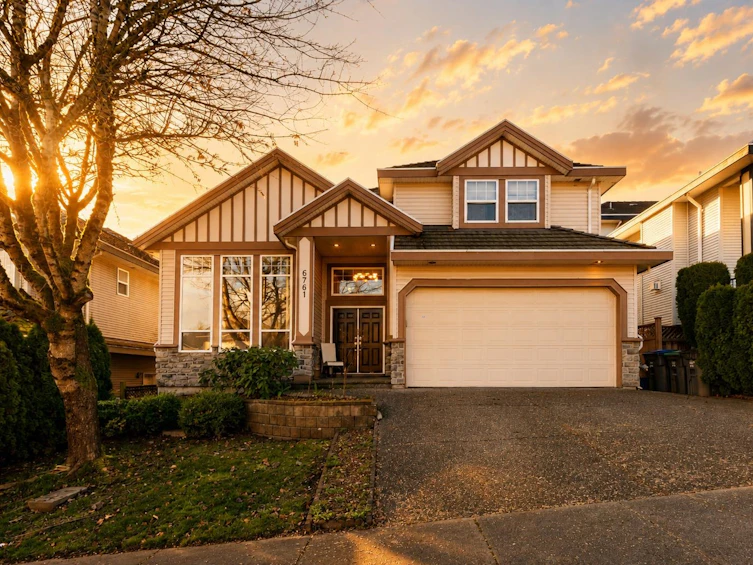 6761 145a Street, Surrey, BC, V3S 0T2