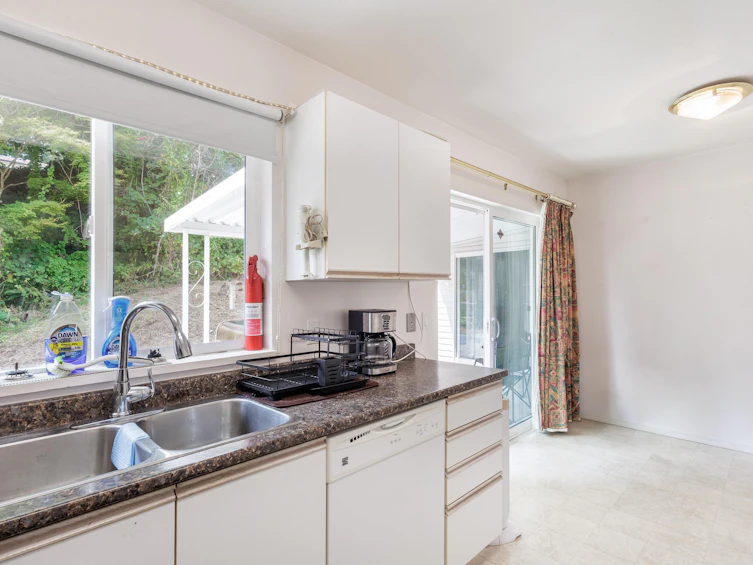 5728 Trail Avenue, Sechelt, BC, V7Z 0L8 - 14
