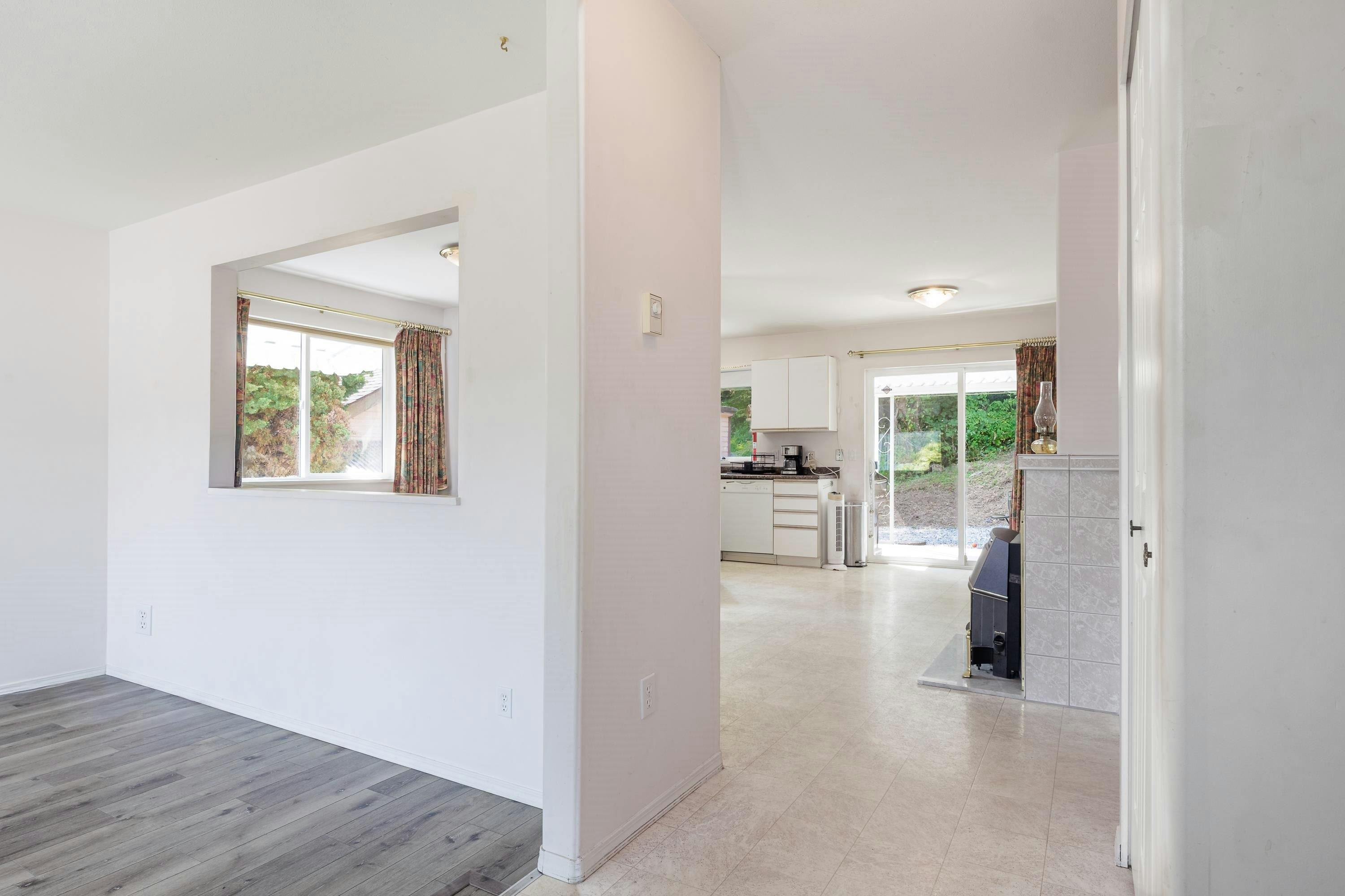 5728 Trail Avenue, Sechelt, BC, V7Z 0L8 - 6