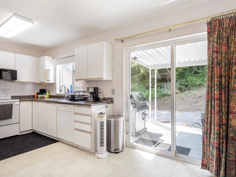 5728 Trail Avenue, Sechelt, BC, V7Z 0L8 - 13