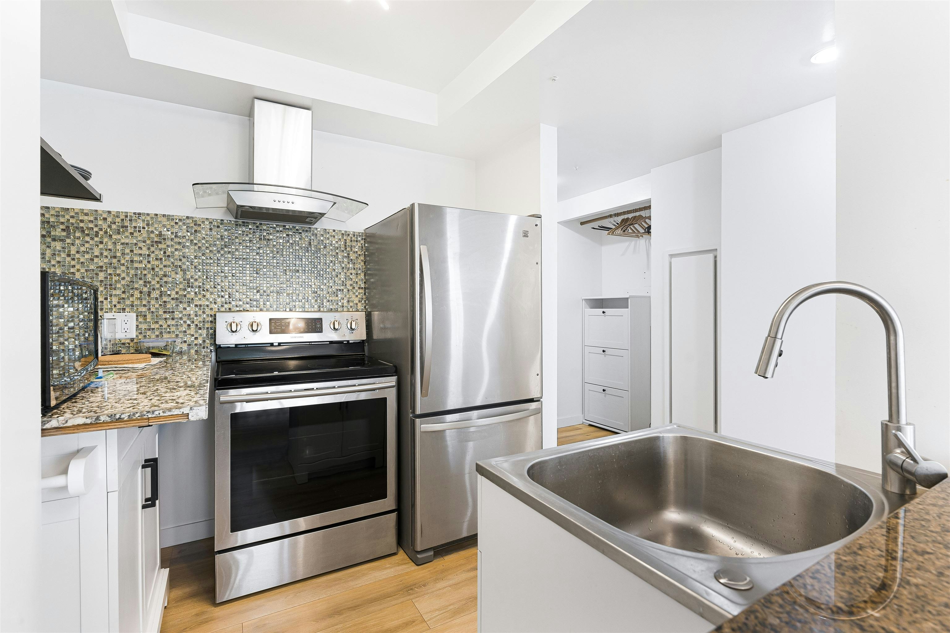 1406-1050 Burrard, Vancouver, BC, V6Z 2S3 - 2