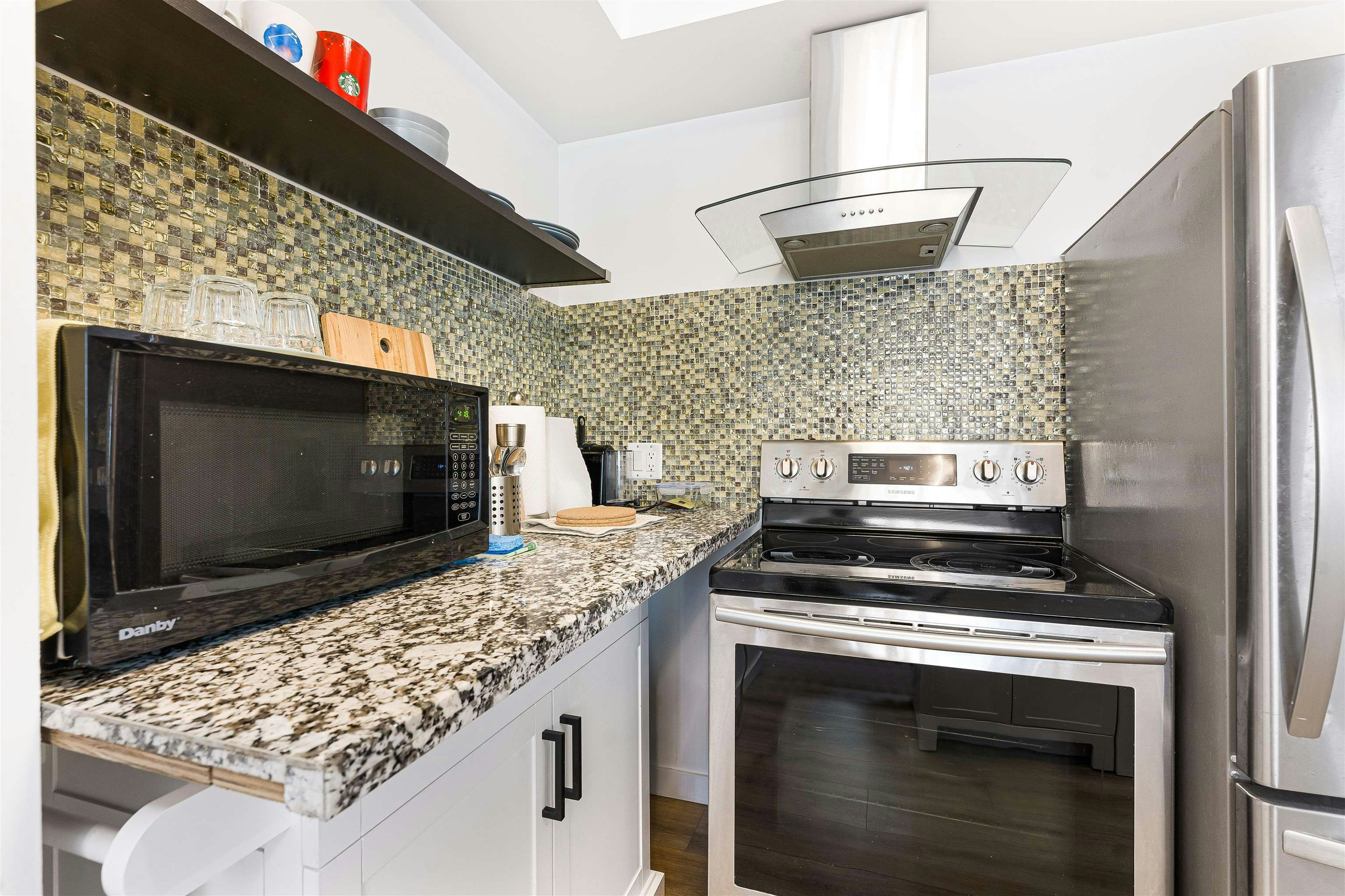 1406-1050 Burrard, Vancouver, BC, V6Z 2S3