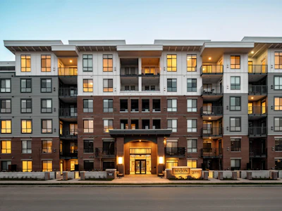 313-2771 Montrose Avenue - 2