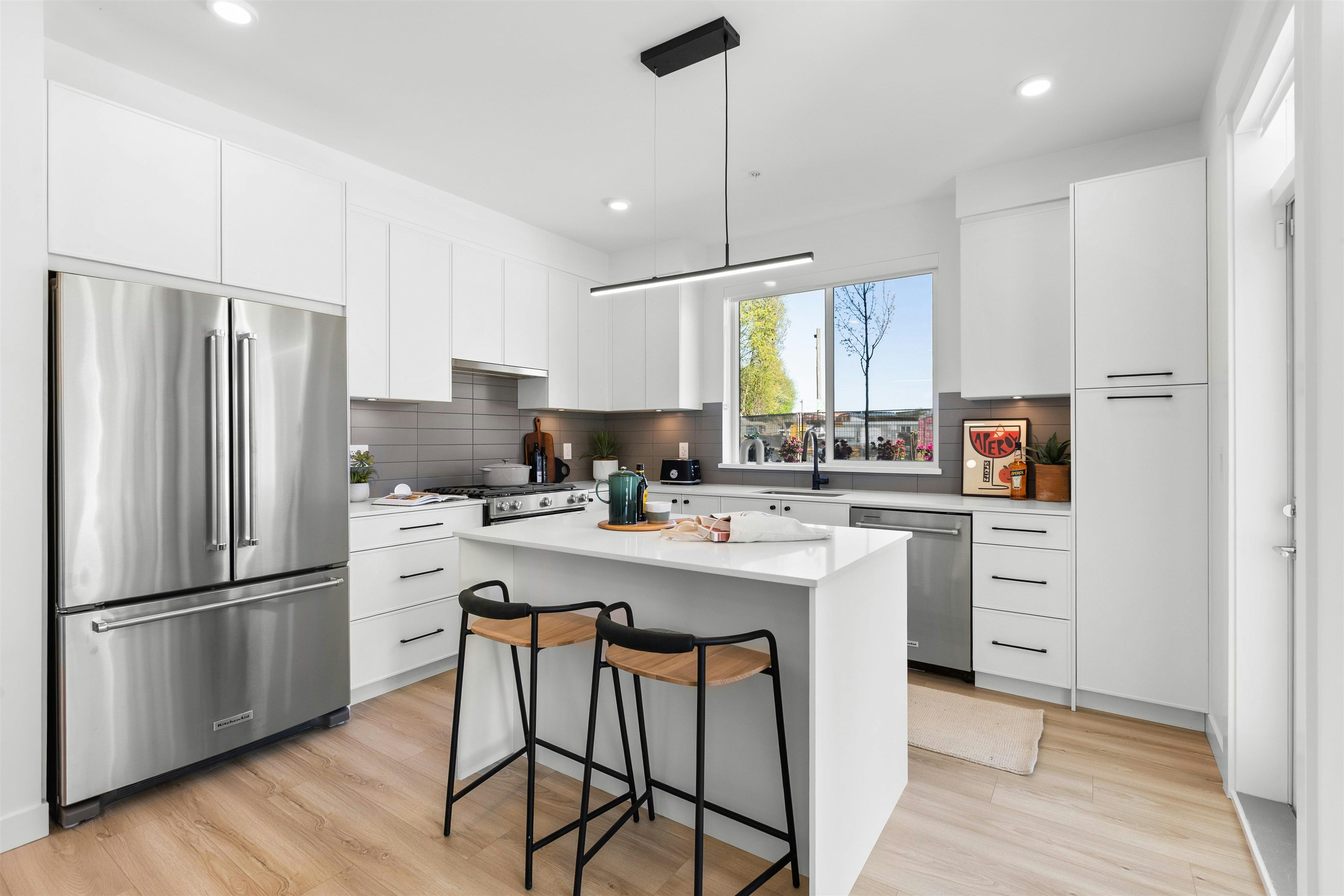313-2771 Montrose Avenue - 5