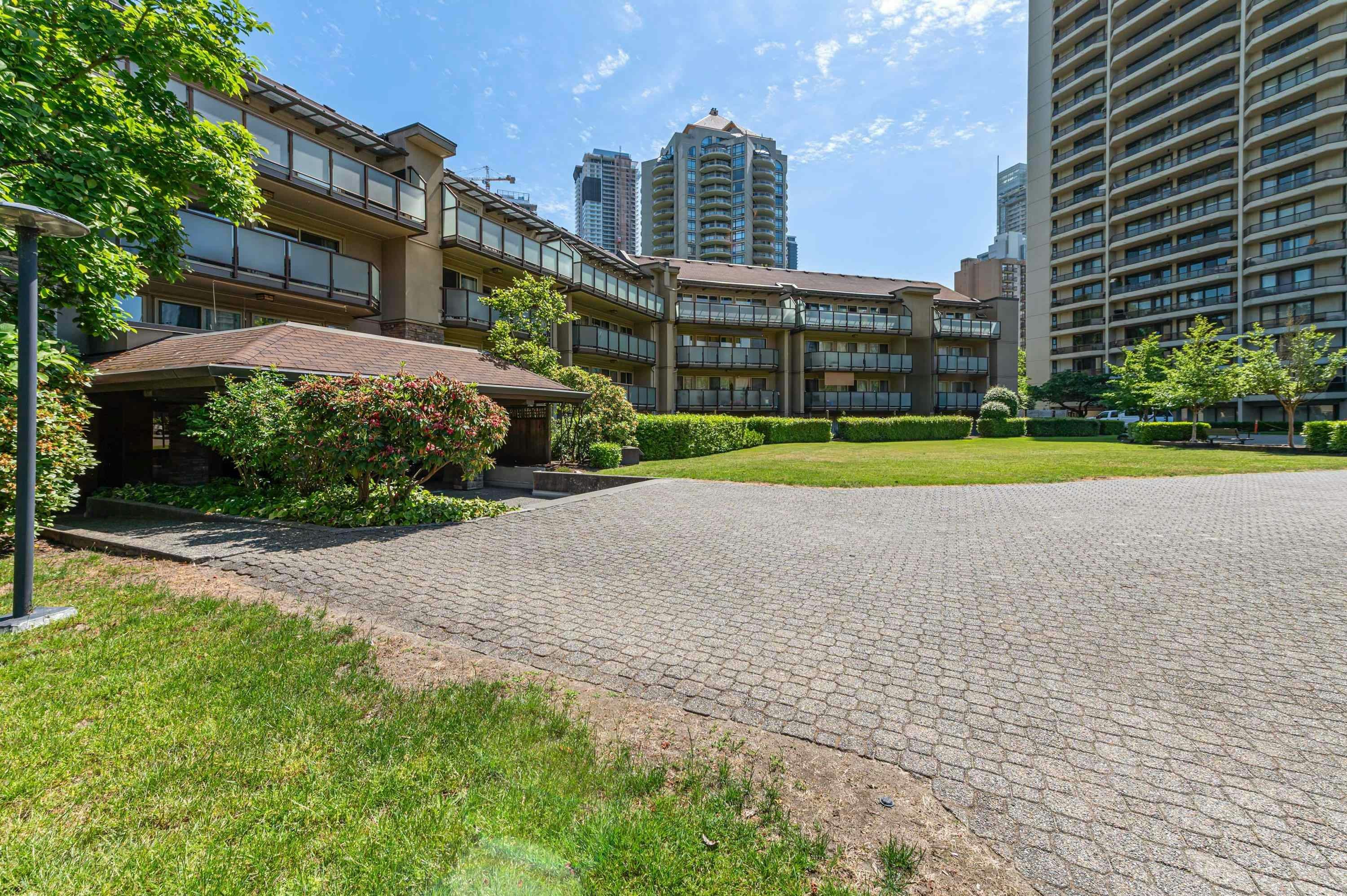 215-4373 Halifax Street, Burnaby, BC, V5C 5Z2