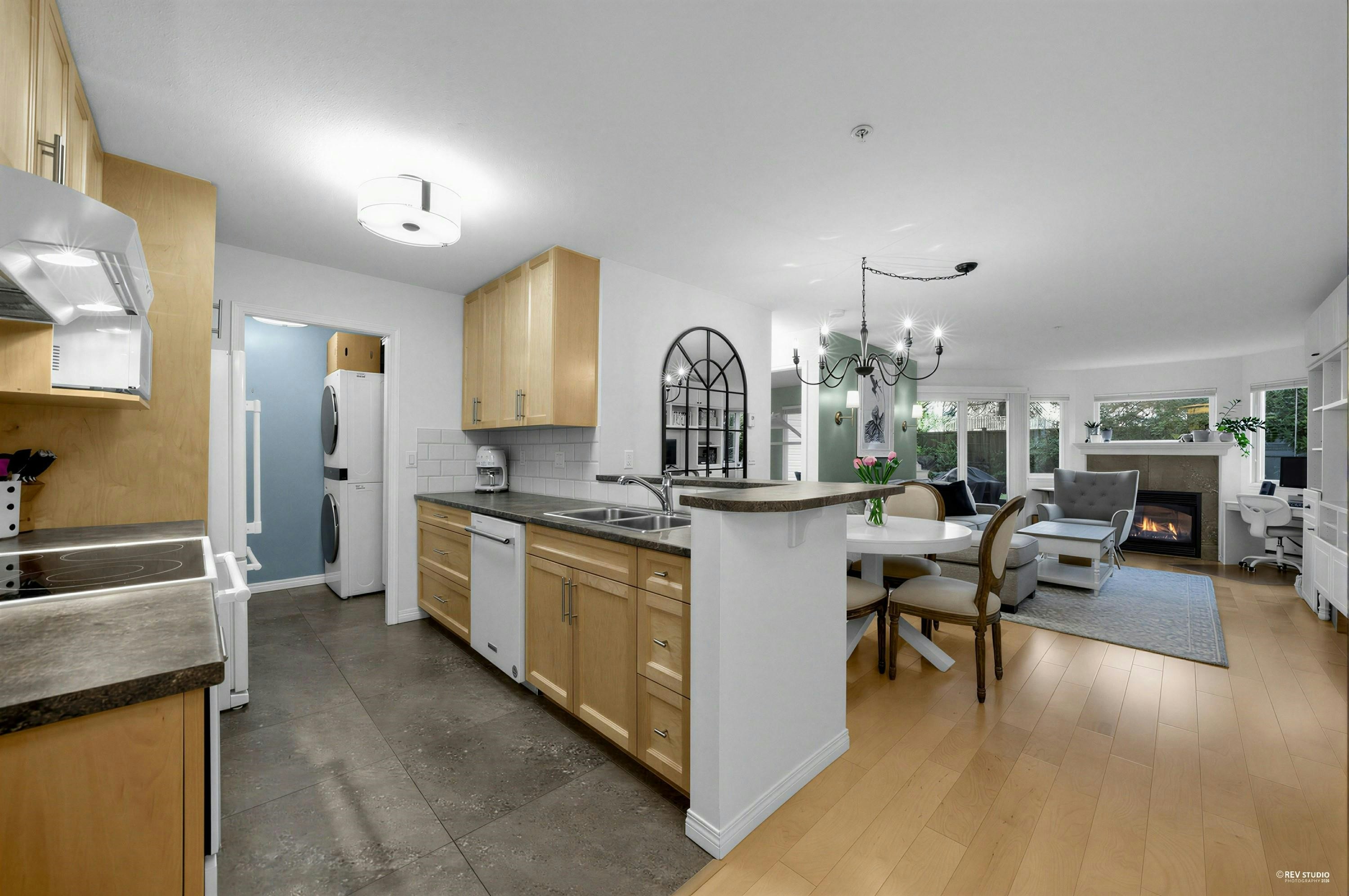 211-7139 18th Avenue, Burnaby, BC, V3N 4Z3 - 18