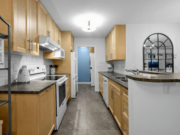 211-7139 18th Avenue, Burnaby, BC, V3N 4Z3 - 16