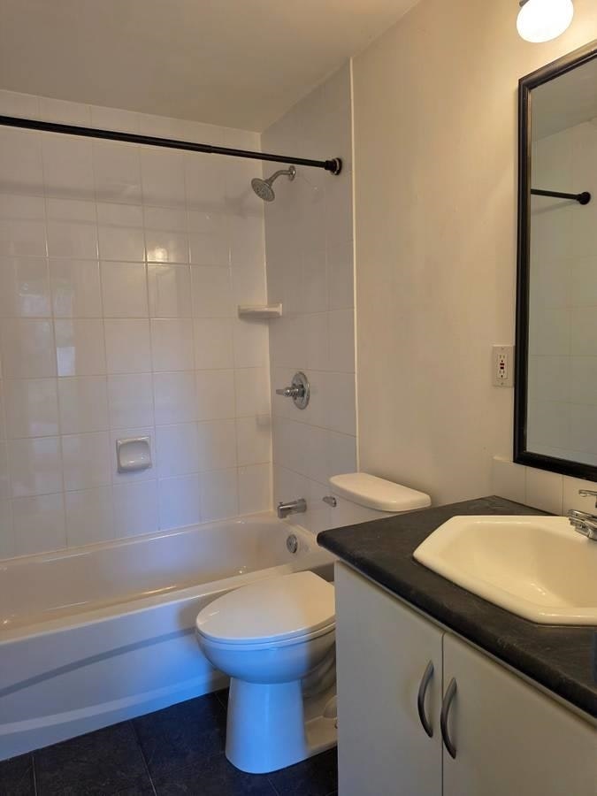 737 Robinson, Coquitlam, BC, V3J 4E9 - 9