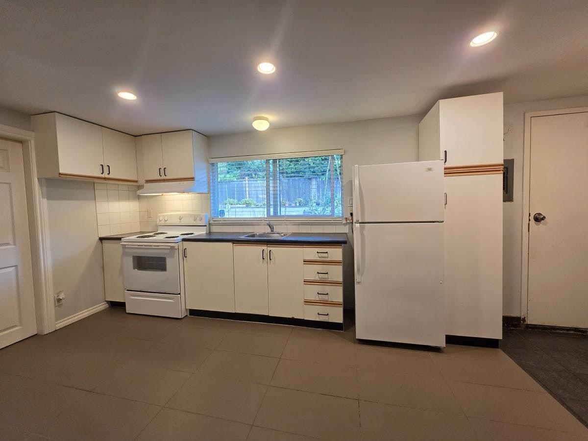 737 Robinson, Coquitlam, BC, V3J 4E9 - 5