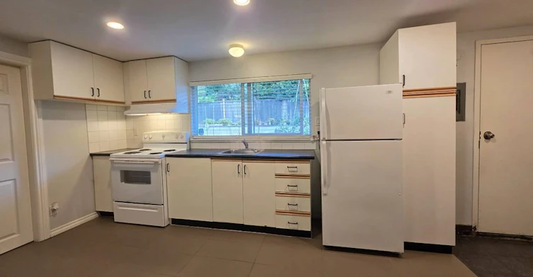 737 Robinson, Coquitlam, BC, V3J 4E9 - 5