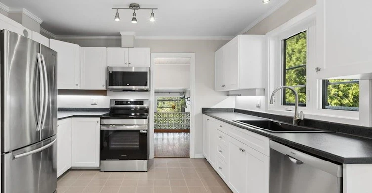 1056 Lillooet Road, North Vancouver, BC, V7J 2H8 - 10