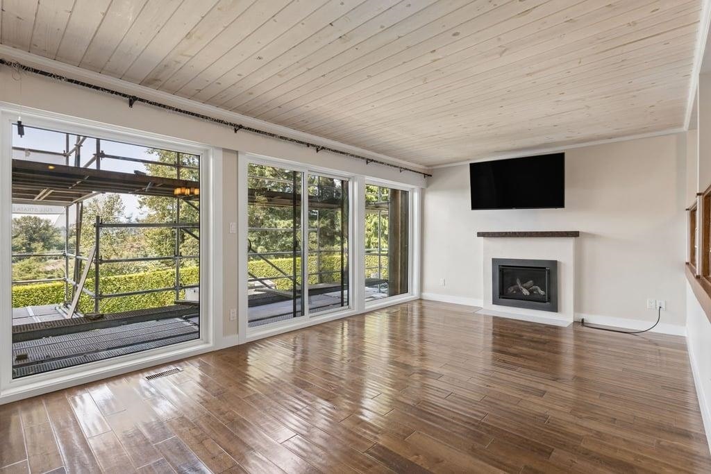 1056 Lillooet Road, North Vancouver, BC, V7J 2H8 - 2