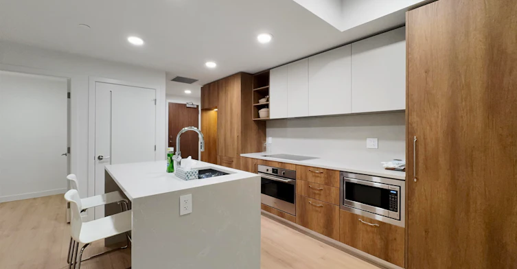 3xx-133 W 49th Avenue, Vancouver, BC, V5Y 0P8 - 3