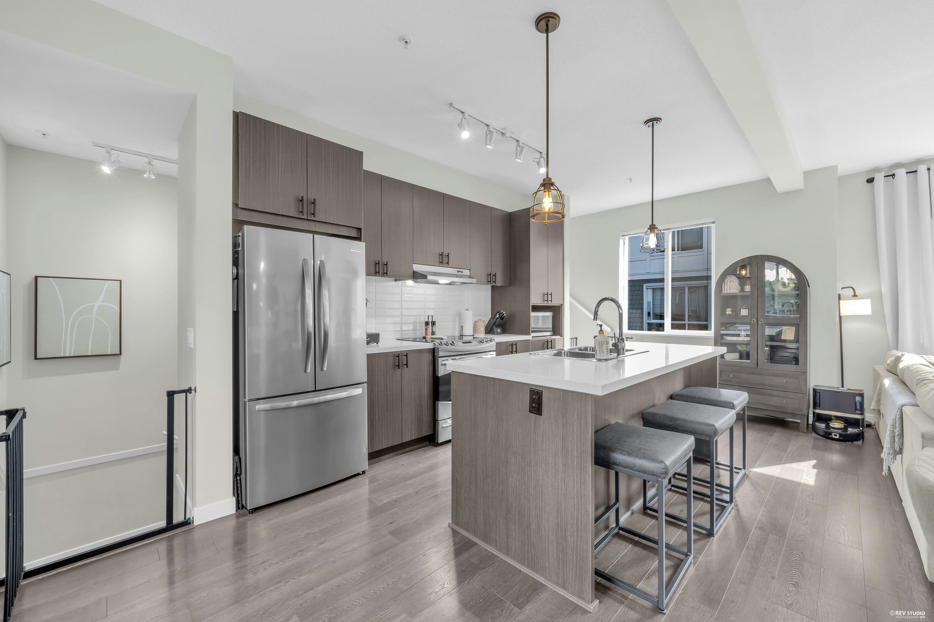 100-8138 204 Street - 3