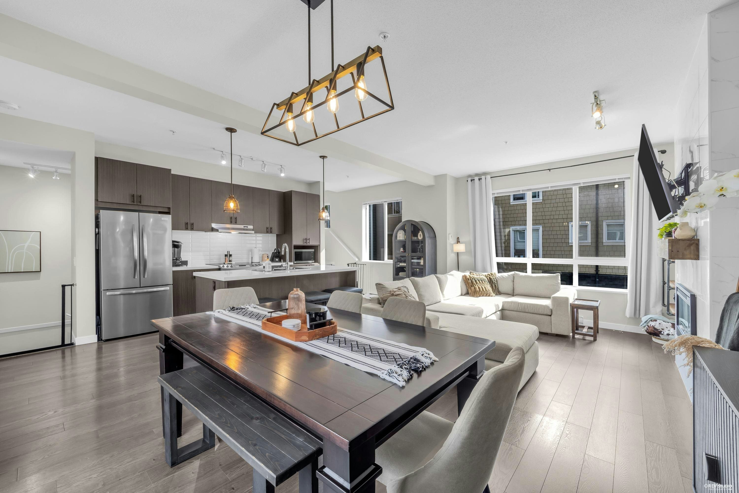 100-8138 204 Street - 2