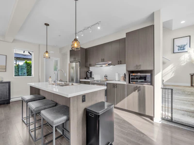 100-8138 204 Street - 5