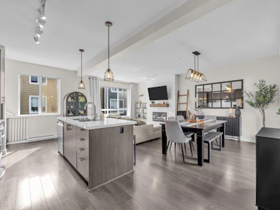 100-8138 204 Street - 4