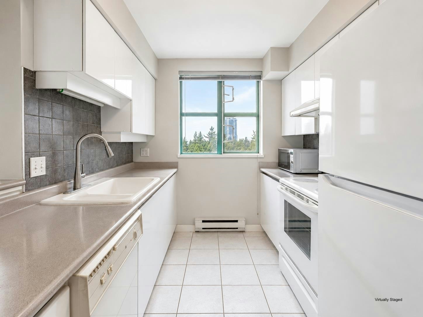 1704-3071 Glen Drive - 4