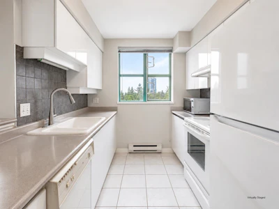 1704-3071 Glen Drive - 4