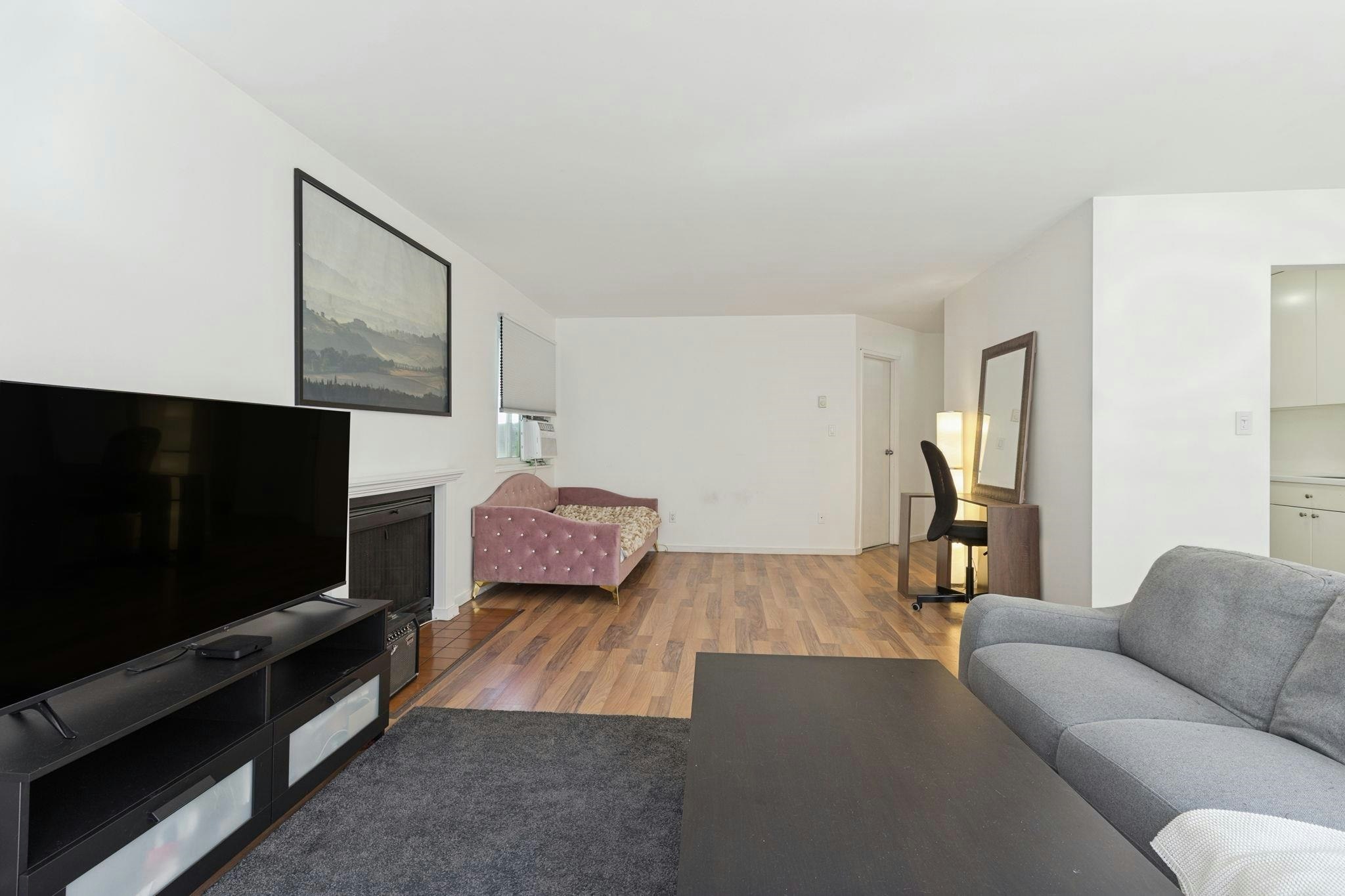 405-9880 Manchester Drive - 5