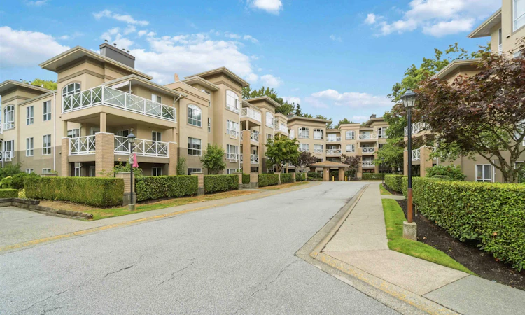 422-2551 Parkview Lane