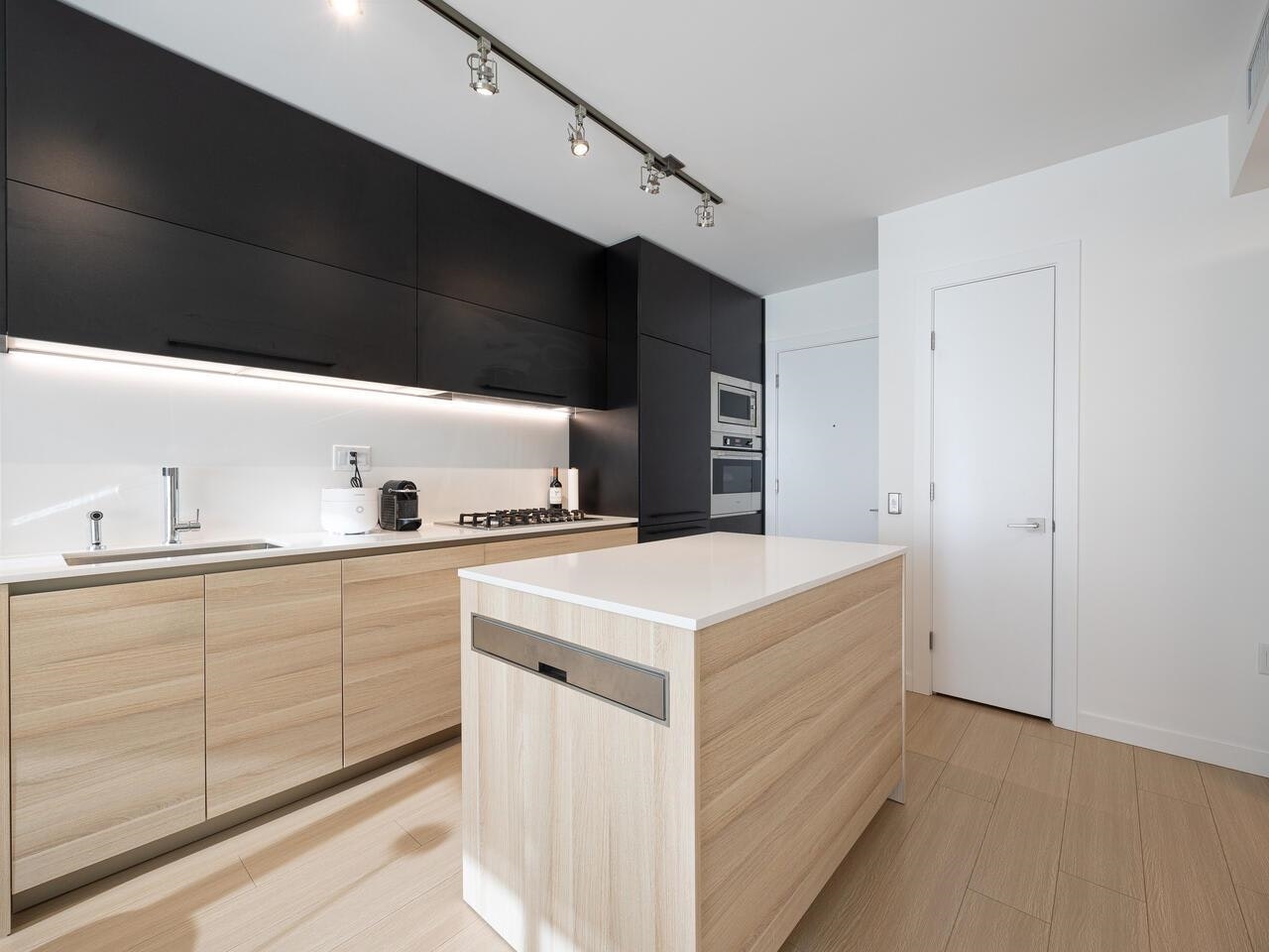 807-4488 Juneau Street, Burnaby, BC, V5C 0M4