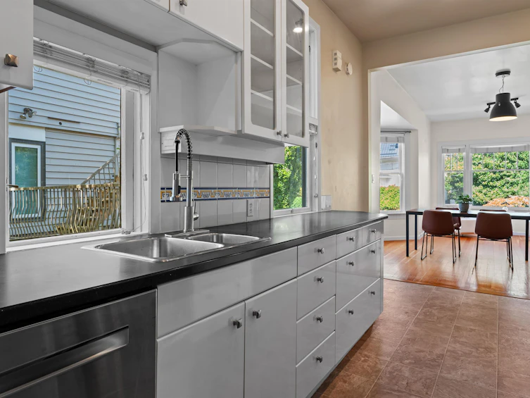 2656 W 3rd Avenue, Vancouver, BC, V6K 1M3 - 4