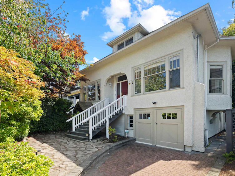 2656 W 3rd Avenue, Vancouver, BC, V6K 1M3