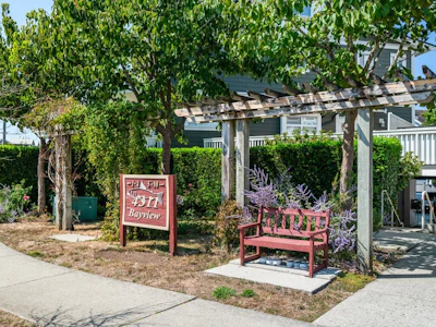 5-4311 Bayview Street - 3