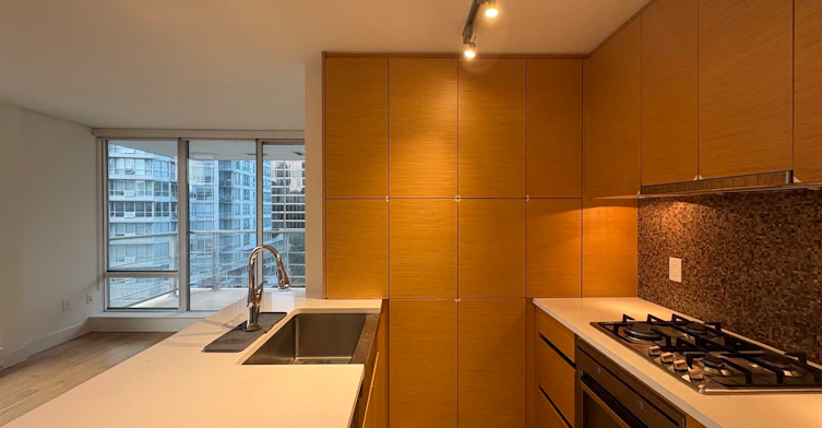 1205-565 Smithe Street, Vancouver, BC, V6B 0E4