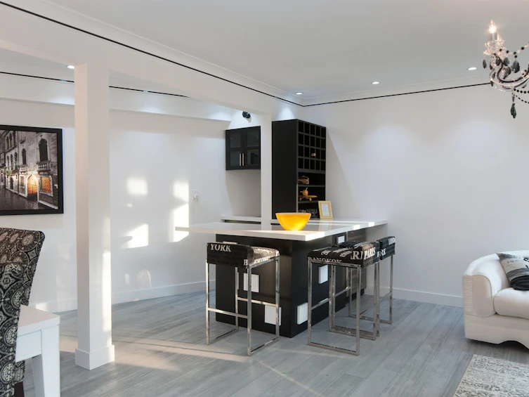 5530 Greenleaf Road, West Vancouver, BC, V7W 1N6 - 5
