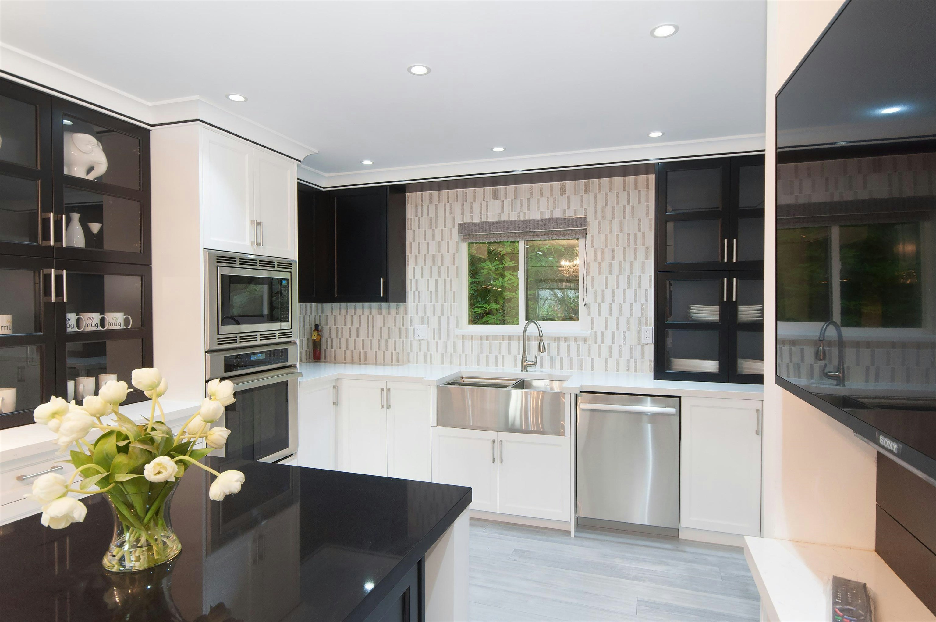 5530 Greenleaf Road, West Vancouver, BC, V7W 1N6 - 9