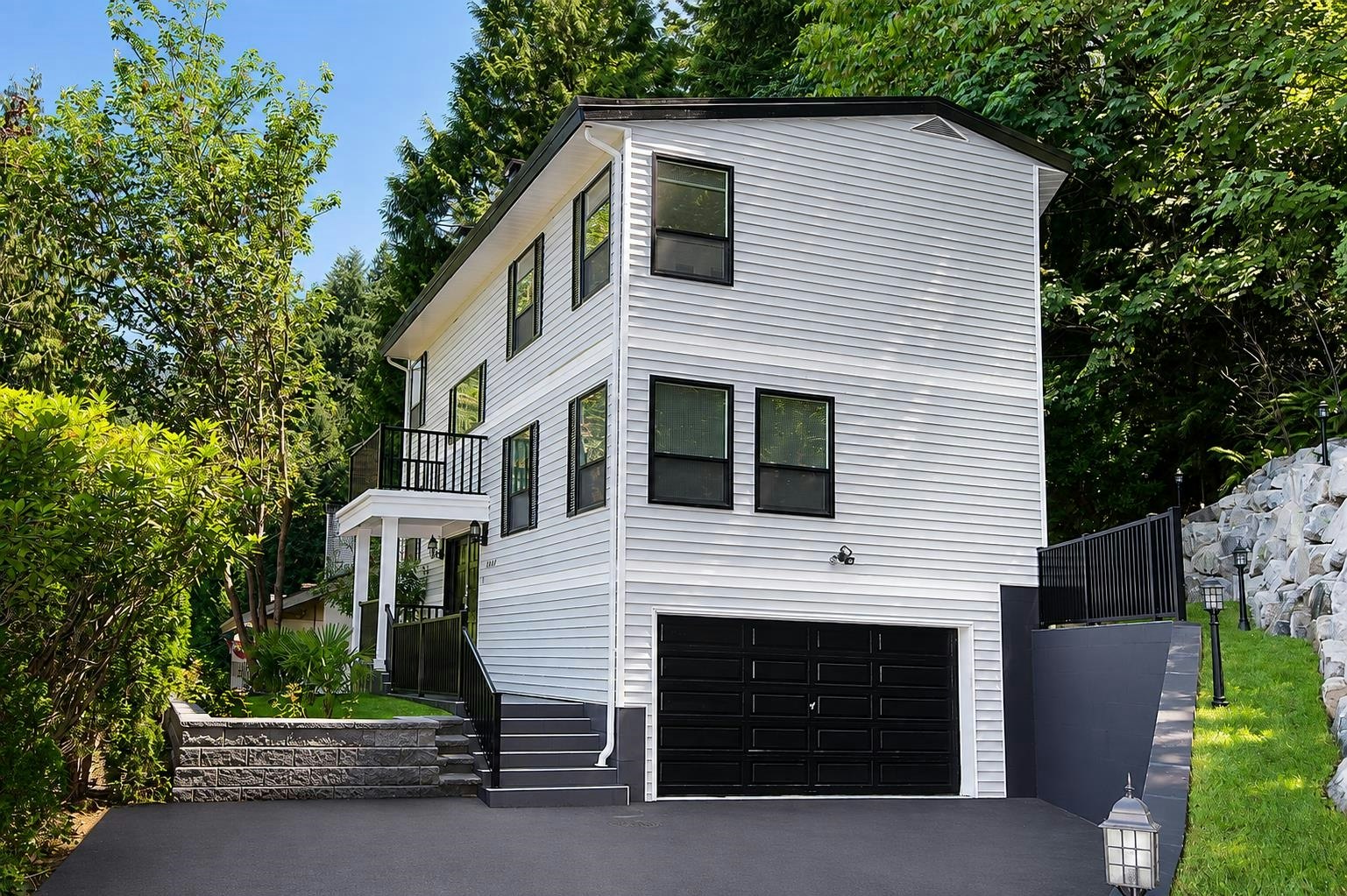 5530 Greenleaf Road, West Vancouver, BC, V7W 1N6