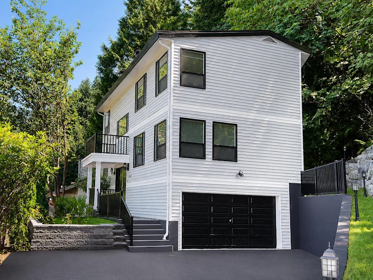 5530 Greenleaf Road, West Vancouver, BC, V7W 1N6